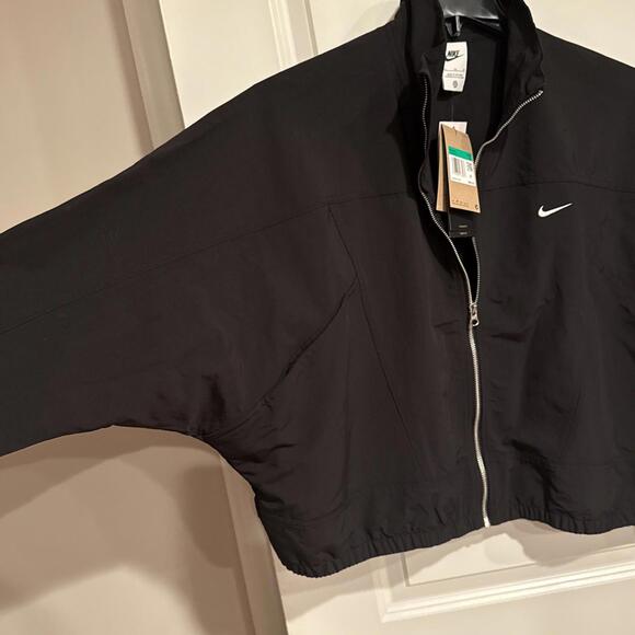 NWT Women's Size XS Nike HJ0999 Sportswear Oversized UV Protect Jacket  MSRP $90 - Picture 4 of 6